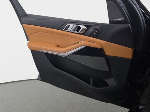 Used 2024 BMW X7 xDrive40i w/ Executive Package image 30