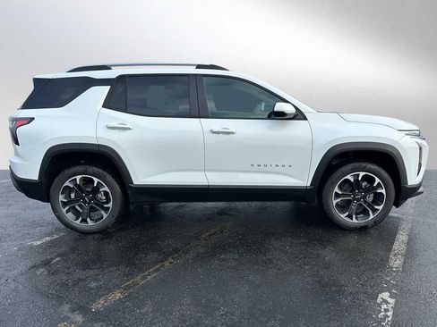 New 2026 Chevrolet Equinox LT image 2