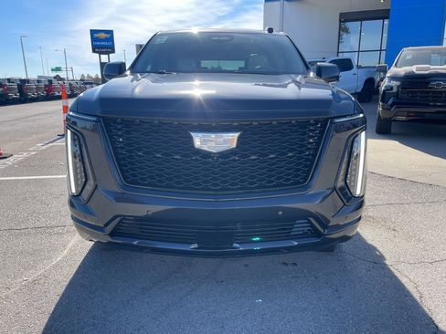Used 2025 Cadillac Escalade ESV Sport Platinum image 8