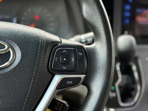 Used 2015 Toyota Sienna L FWD image 23