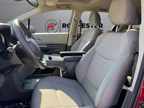 Used 2021 Toyota Sienna LE w/ LE Plus Package AWD/4WD image 10