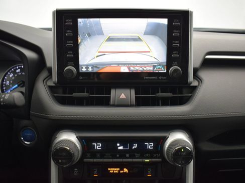 Used 2021 Toyota RAV4 XLE w/ Convenience Package AWD/4WD image 17