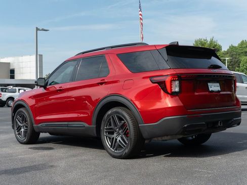 Used 2025 Ford Explorer ST-Line w/ Premium Package RWD image 9