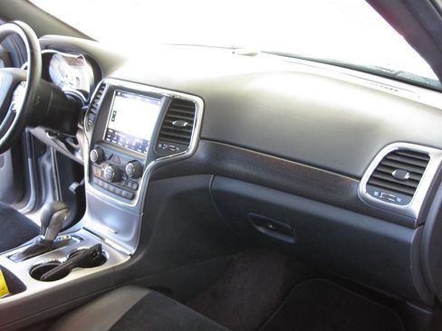 Used 2018 Jeep Grand Cherokee Altitude image 37