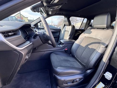 Used 2025 Jeep Grand Cherokee Altitude image 13