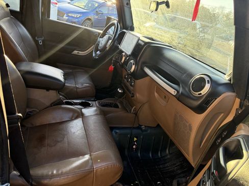 Used 2011 Jeep Wrangler Unlimited Rubicon w/ Dual Top Group AWD/4WD image 14