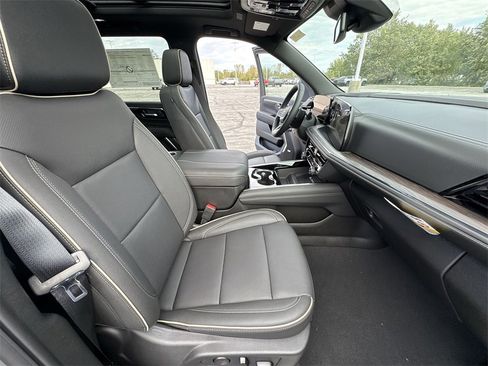 New 2026 Chevrolet Suburban Premier w/ Sun And Tow Package image 27