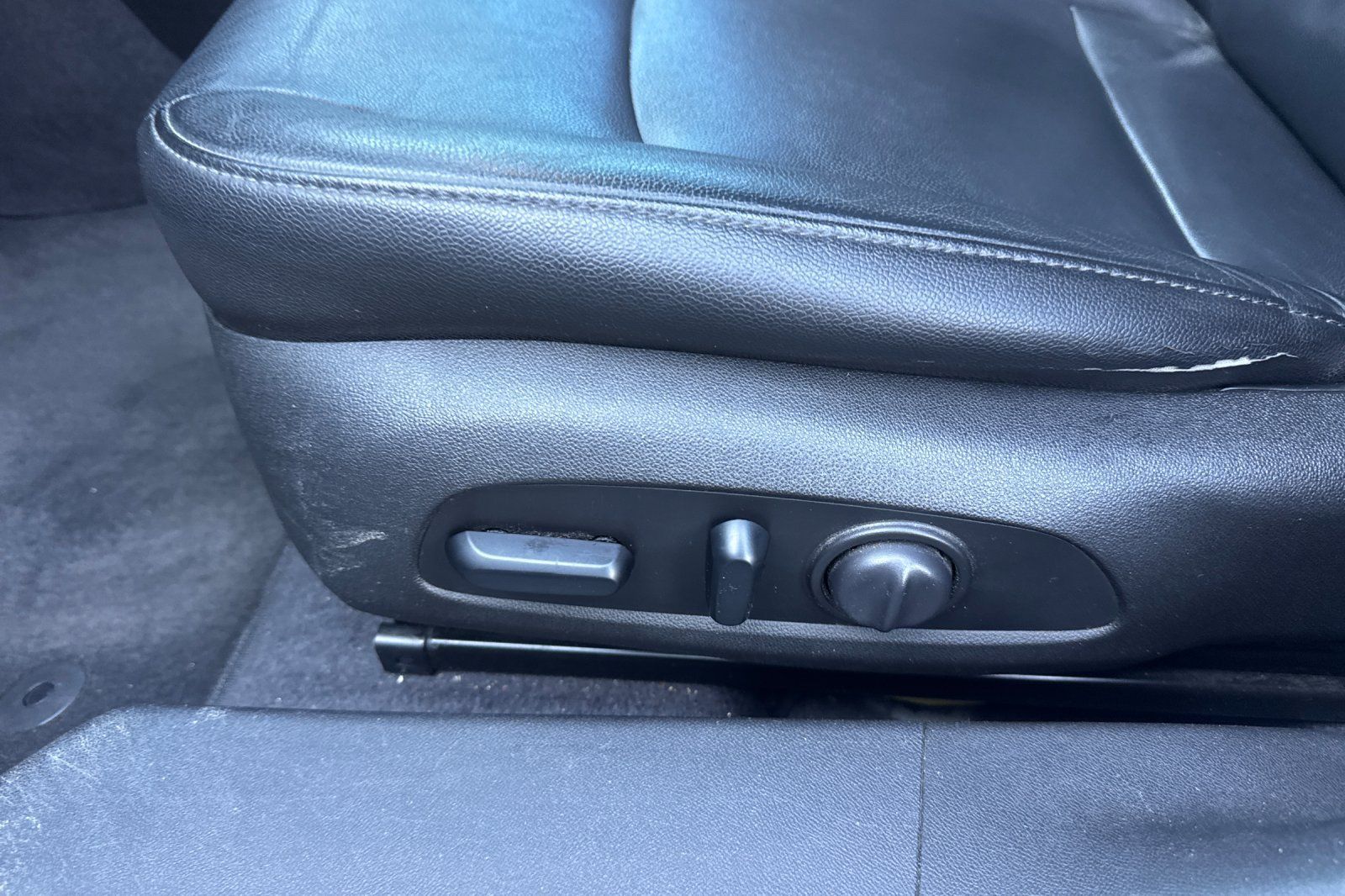 Used 2018 Chevrolet Malibu LT w/ Leather Package FWD image 14