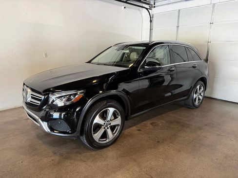 Used 2019 Mercedes-Benz GLC 300 4MATIC image 3