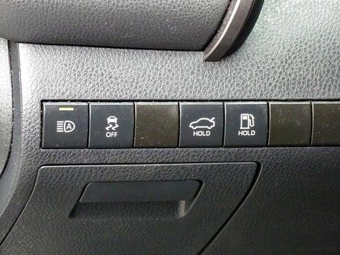 Used 2024 Toyota Camry SE FWD image 30