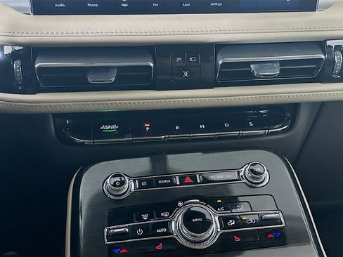 Used 2022 Lincoln Nautilus FWD w/ Premium Package image 25