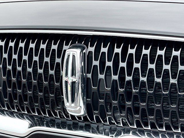 Used 2022 Lincoln Nautilus Reserve w/ Monochromatic Package AWD/4WD image 4