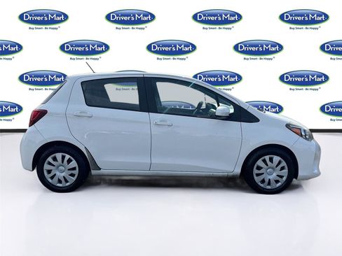 Used 2017 Toyota Yaris L image 9