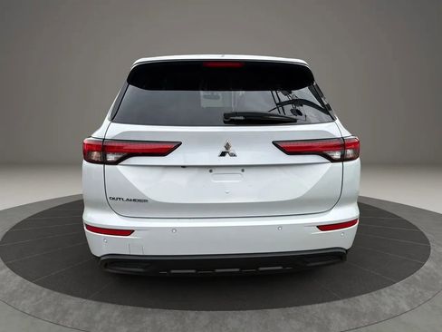 Used 2022 Mitsubishi Outlander ES AWD/4WD image 6