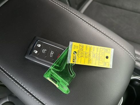 New 2025 Jeep Grand Cherokee Altitude image 30