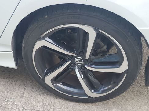 Used 2018 Honda Accord Sport image 12