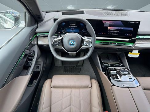 New 2027 BMW i5 eDrive40 w/ Premium Package RWD image 28