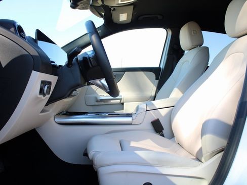 Used 2025 Mercedes-Benz GLA 250 4MATIC image 21