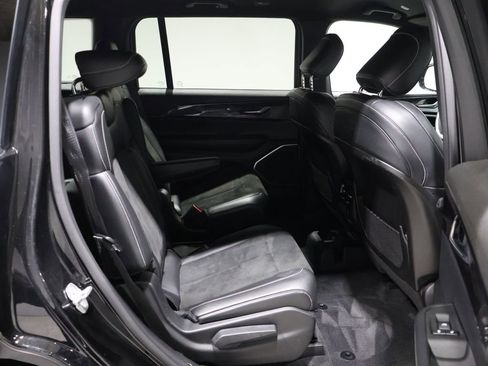 Used 2021 Jeep Grand Cherokee L Laredo image 23