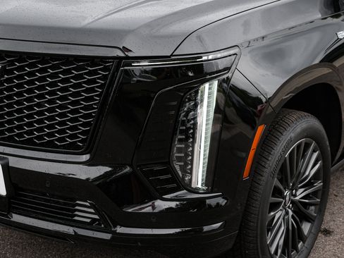 Used 2026 Cadillac Escalade Platinum Sport AWD/4WD image 6