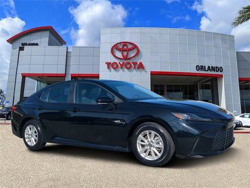 Certified 2025 Toyota Camry LE image 1