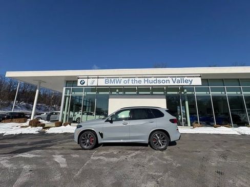 New 2026 BMW X5 xDrive40i w/ M Sport Package image 1