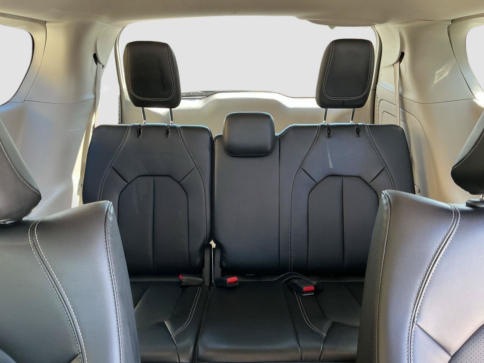 Used 2024 Chrysler Pacifica Limited FWD image 19