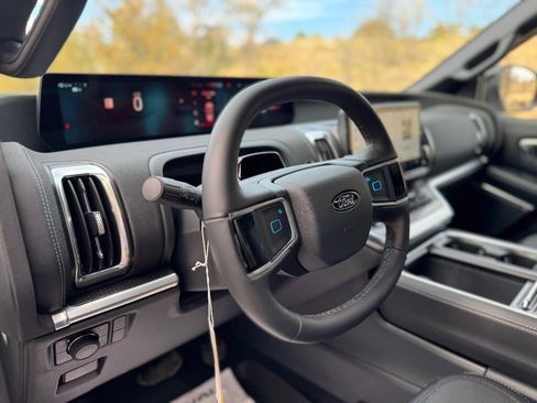 New 2026 Ford Expedition Max Platinum image 24