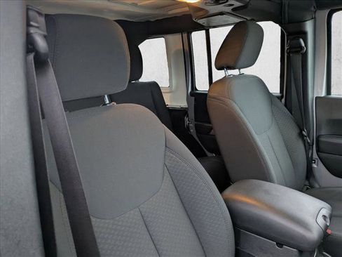 Used 2016 Jeep Wrangler Unlimited Sport w/ Connectivity Group image 16