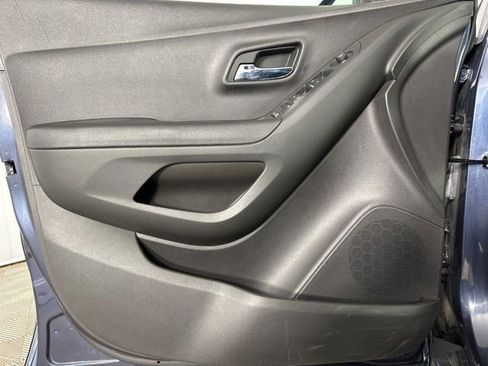 Used 2018 Chevrolet Trax LS w/ LPO, Protection Package FWD image 22
