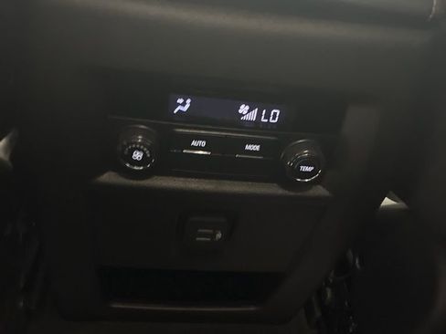 Used 2020 Chevrolet Traverse LT image 37