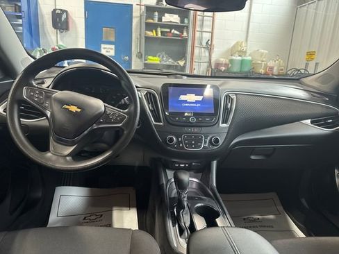 Used 2025 Chevrolet Malibu LT FWD image 14