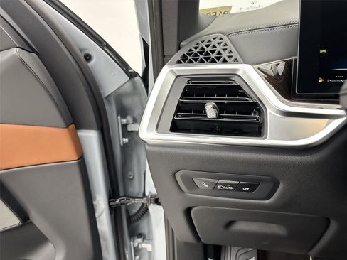 New 2026 BMW X5 xDrive40i w/ M Sport Package image 31