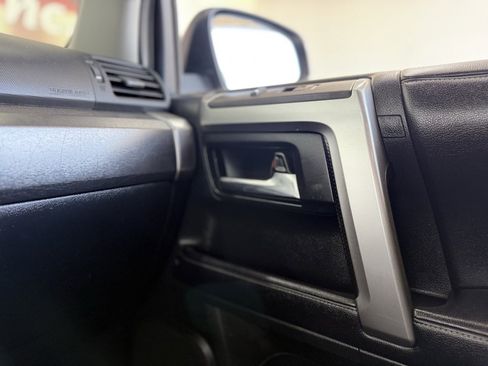 Used 2016 Toyota 4Runner SR5 image 38