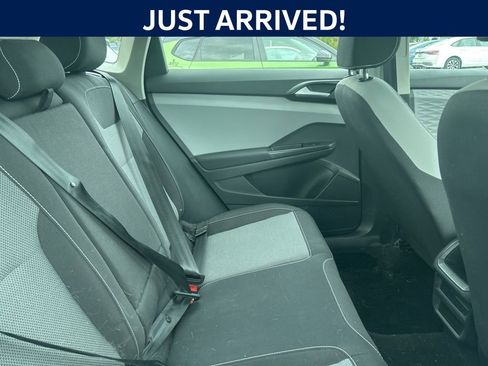Used 2022 Volkswagen Taos S image 10