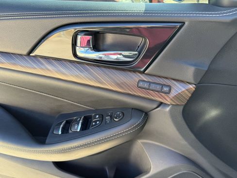 Used 2017 Nissan Maxima Platinum image 17