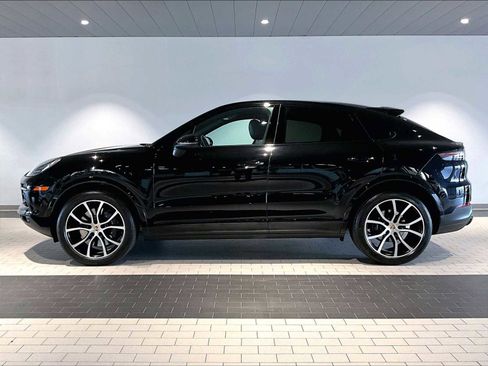 Used 2023 Porsche Cayenne Platinum Edition image 2