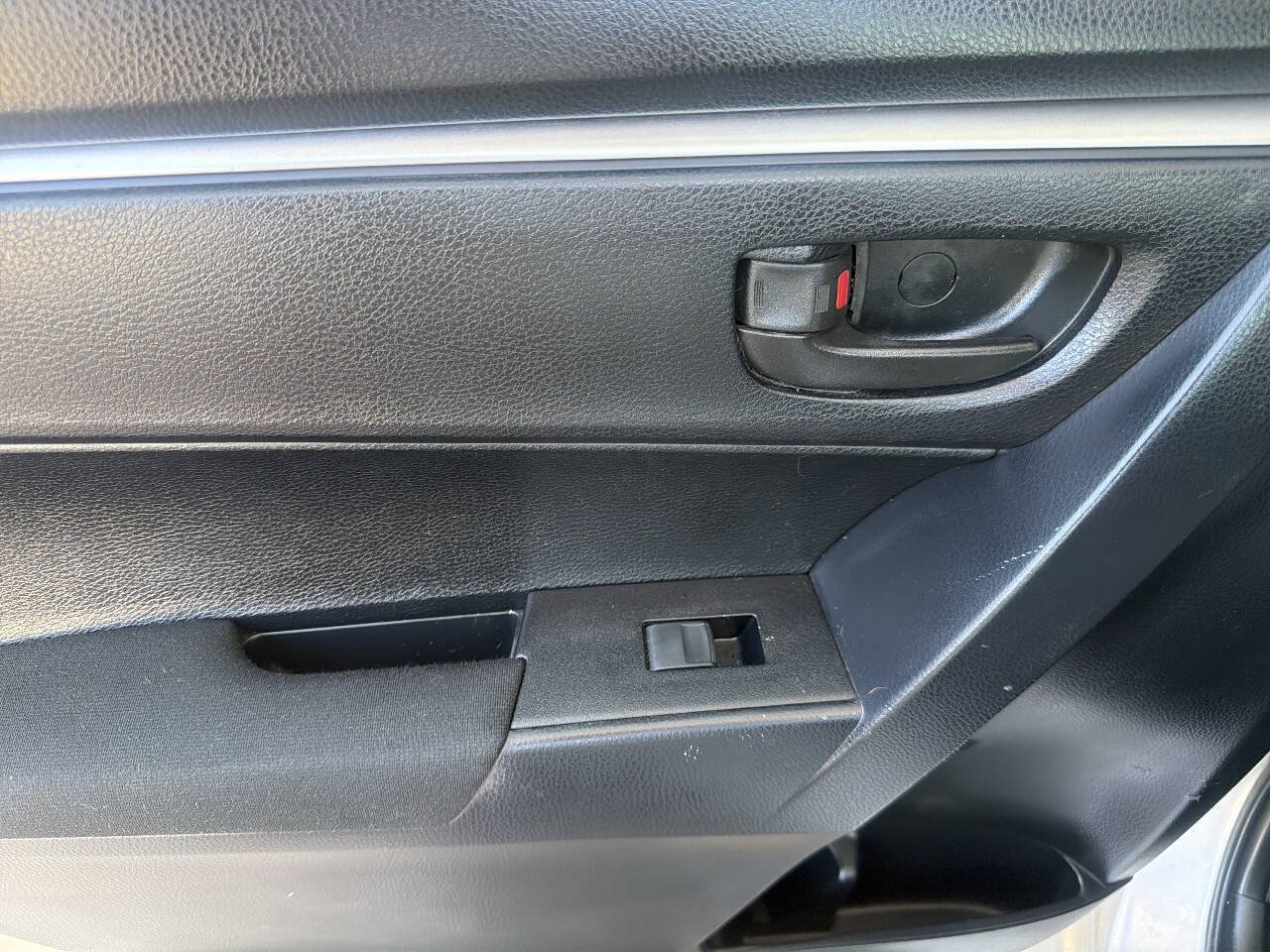 Used 2014 Toyota Corolla L FWD image 21