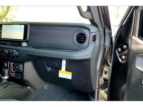 Used 2024 Jeep Wrangler Unlimited Rubicon w/ Technology Group image 17