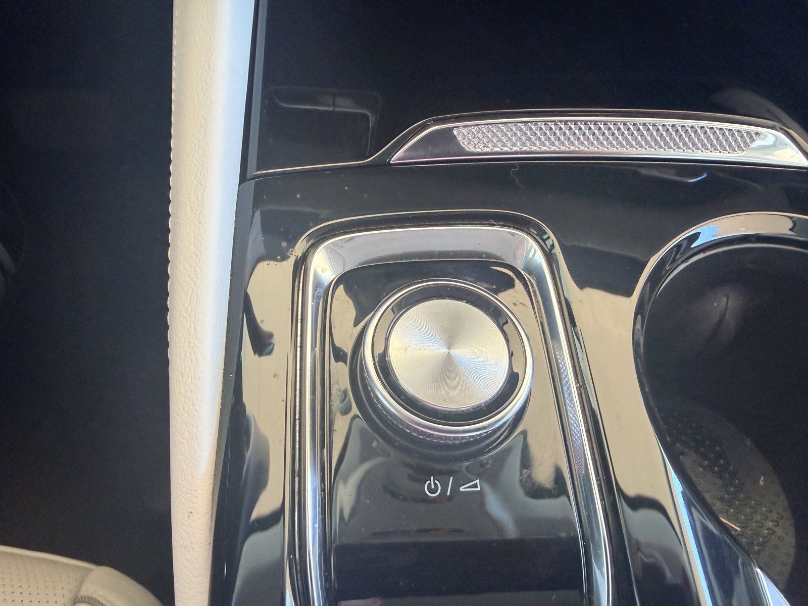 Used 2025 Buick Envision Avenir AWD/4WD image 13