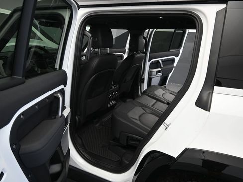 Used 2023 Land Rover Defender 130 X-Dynamic SE AWD/4WD image 11