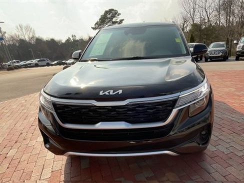 Used 2023 Kia Seltos EX image 4