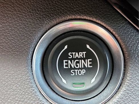 Used 2025 Buick Enclave Preferred FWD image 22