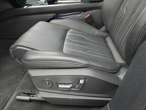 Used 2024 Audi Q8 e-tron Prestige image 29