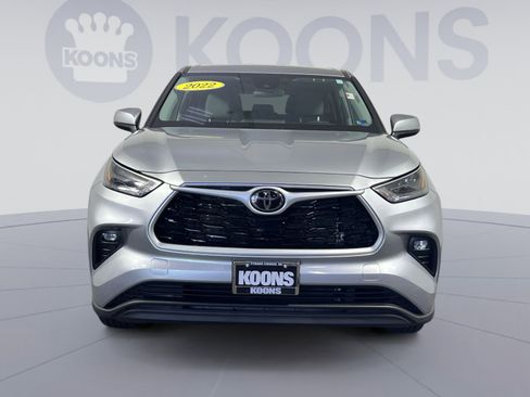 Used 2022 Toyota Highlander LE image 11