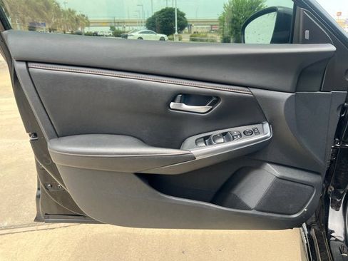 Used 2022 Nissan Sentra SR w/ Midnight Edition FWD image 15