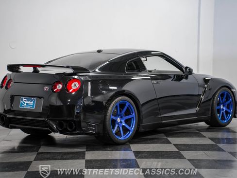Used 2013 Nissan GT-R Premium image 11