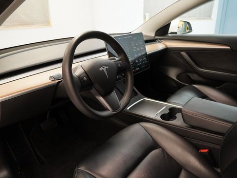 Used 2021 Tesla Model 3 Standard Range Plus image 7