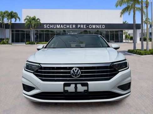 Used 2019 Volkswagen Jetta SEL w/ Cold Weather Package FWD image 2