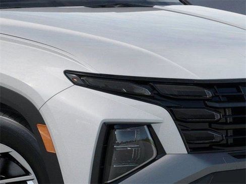 Certified 2025 Hyundai Tucson SE image 12